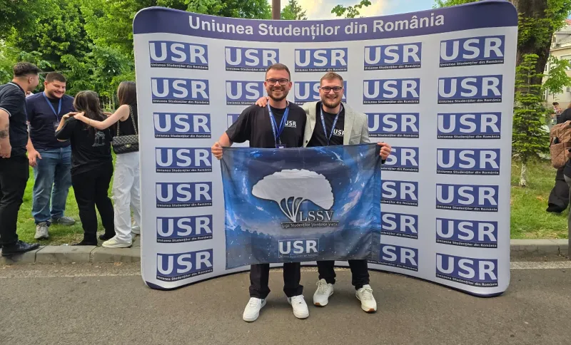 Biroul de Conducere cu steagul USR